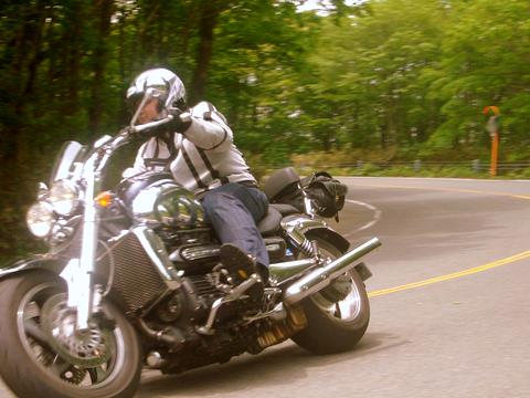 triumph rocket 3 那須高原道路を疾走