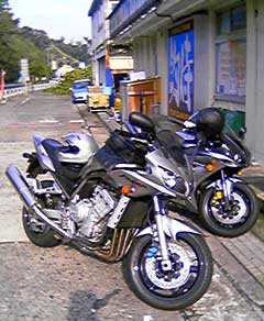 yamaha fzs1000 fazer YZF R1とともに釣侍前で
